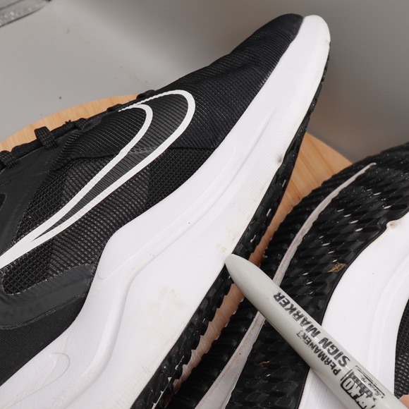 Nike Shoes Men's Size 10 Black White Downshifter 12 Running DD9293-001 Flaws - Picture 6 of 10